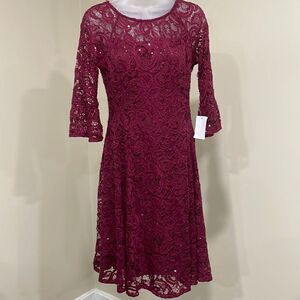 NWT Chris McLaughlin Burgundy Lace and Sequin Dress. Size 6 S Small